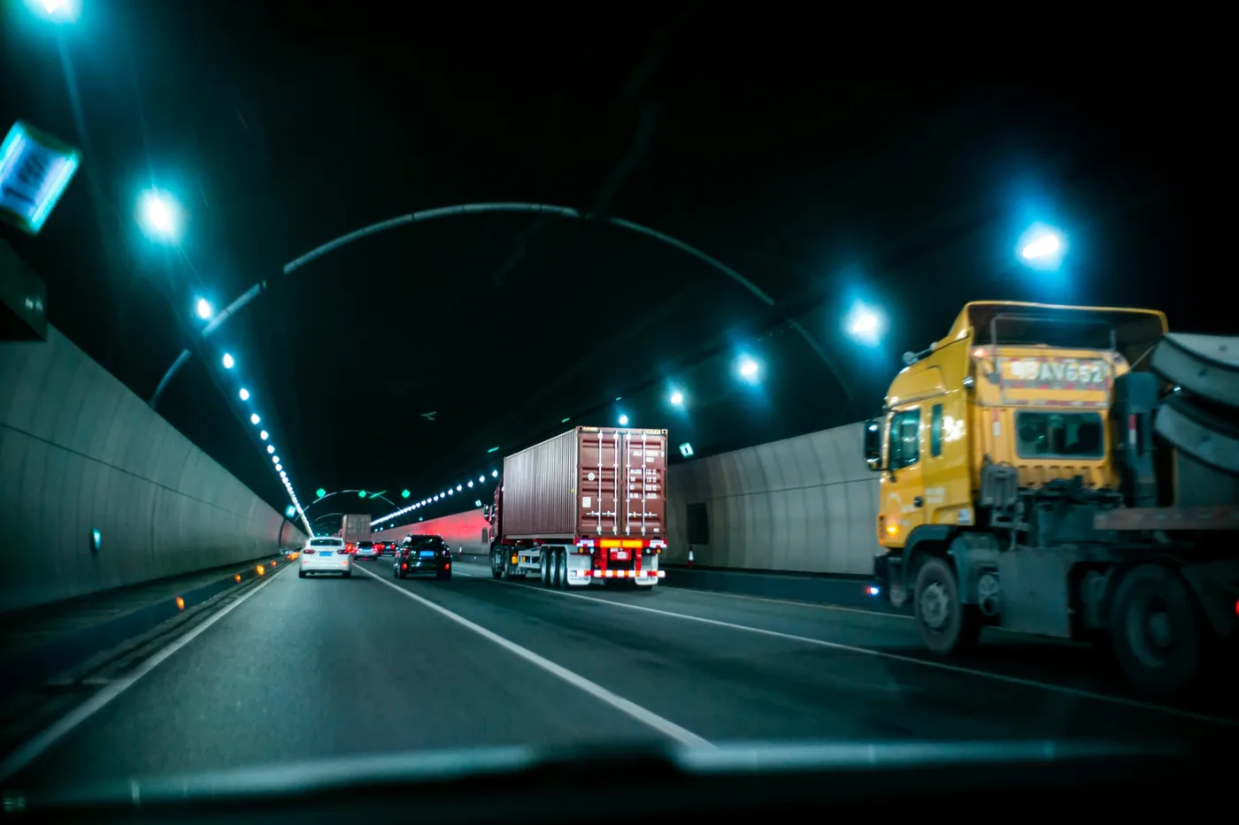 Freight moving through a live supply chain